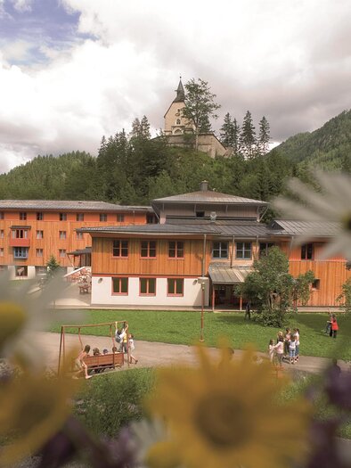 Hausansicht Sommer | © www.jufa.eu