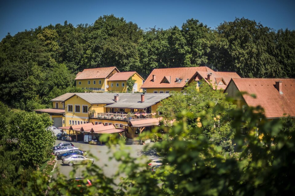 E-Bike Ladestation Weingut Schneeberger - Impression #1 | © c. mavric / Weingut Schneeberger