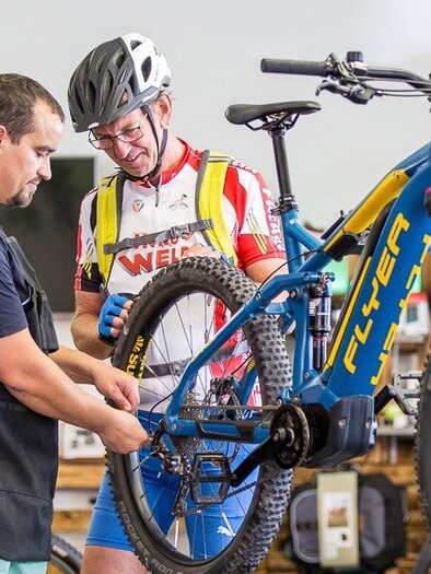 Fachwerkstatt und Servicestelle bei ebock | © ebock