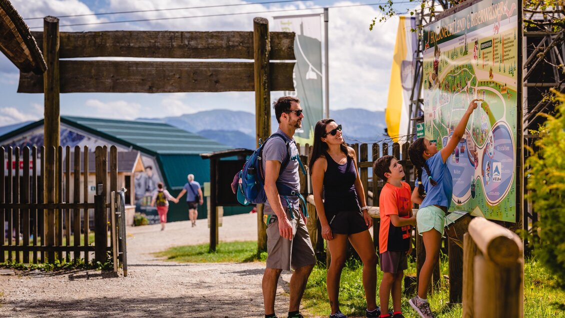 Beim Eingang ins Holzknechtland | © TV Hochsteiermark | Rudy Dellinger