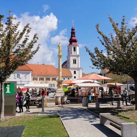 Samstagsmarkt am Fehringer Hauptplatz | © Stadtgemeinde Fehring | © Lumikki Photography