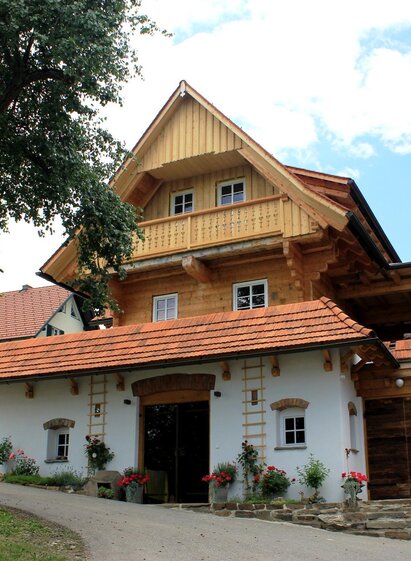 Hofbereich beim Weingut Herrgott | © Weinbau Herrgott