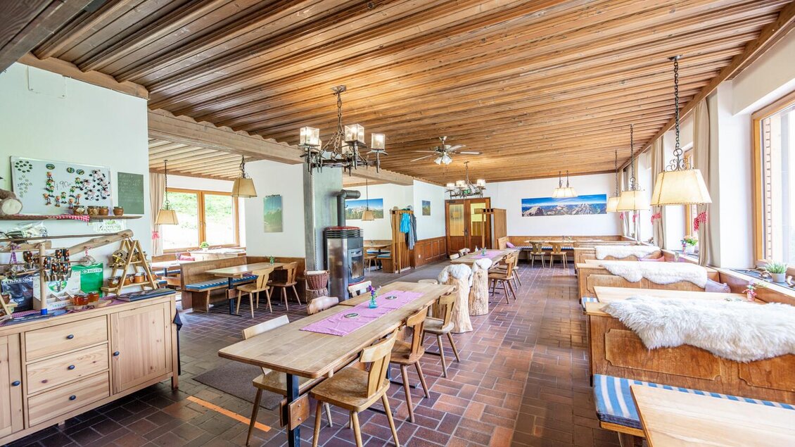 Der Gastraum in der Klinkehütte | © Thomas Sattler