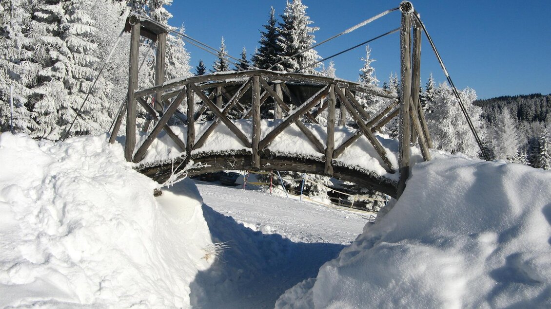 Kinder Mulde mit Schneebrücke im Schilcherland | © Klug-Lifte