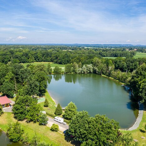 Perfekt für einen Badetag mit der Familie | © Thermen- & Vulkanland | pixelmaker.at | © Robert Sommerauer