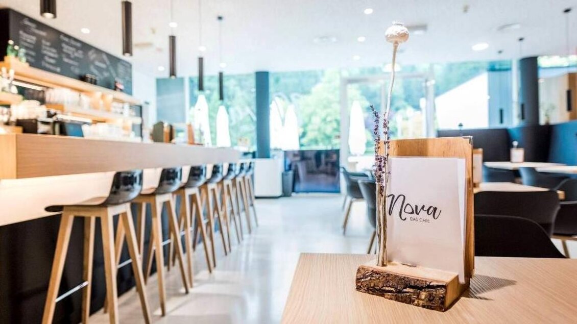 NOVA_Das_Café_Thekenbereich_1 | © Hotel & Therme NOVA