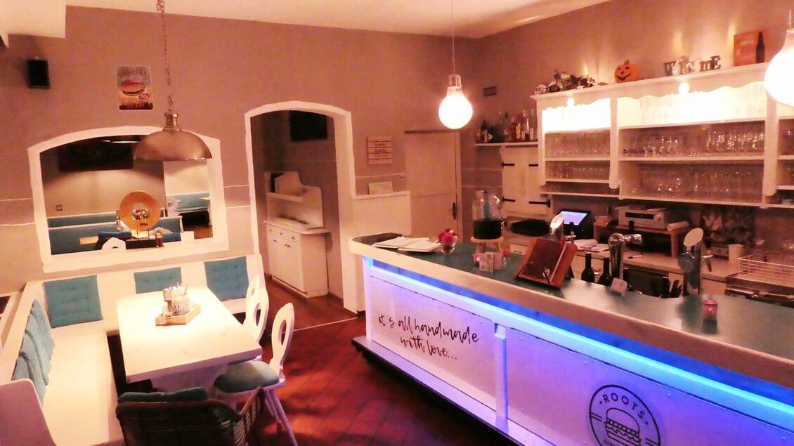 225939474_1430073314027118_1568923183016350418_n | © Roots Burger & more