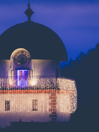 Schwammerlturmbeleuchtung zur Adventszeit | © Freisinger