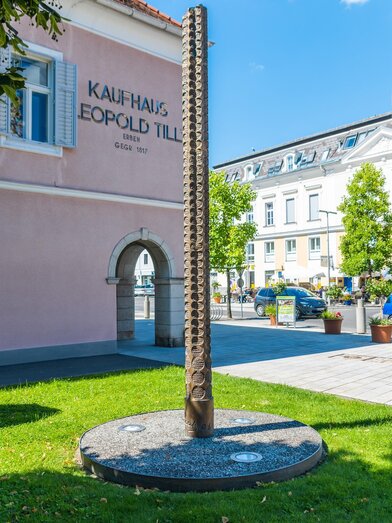 STELE „SENSIBLE KRAFT“ | © Stadtgemeinde Feldbach | © Stadtgemeinde Feldbach