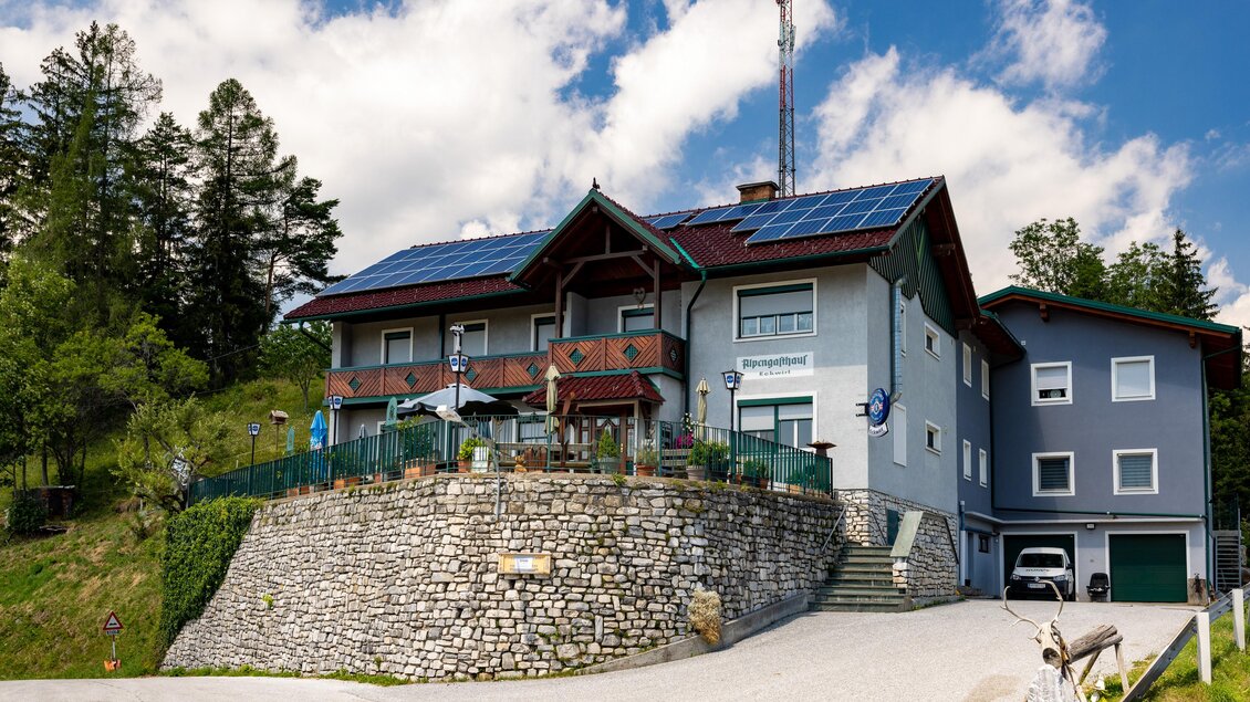 Traditioneller Alpengasthof mit Terrasse und Solardach in Graden bei Köflach. | © Region Graz-Harry Schiffer