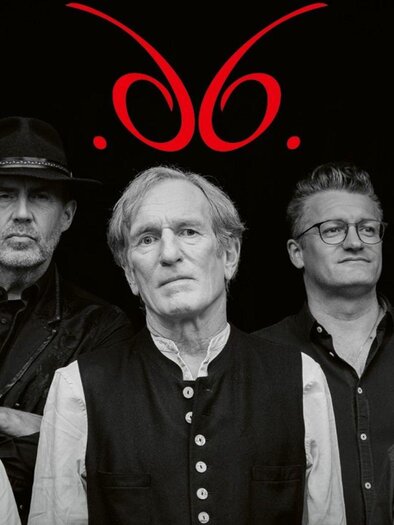 Five men are posing on a wooden staircase. They are wearing different outfits and look casual. | © Karl Steinegger