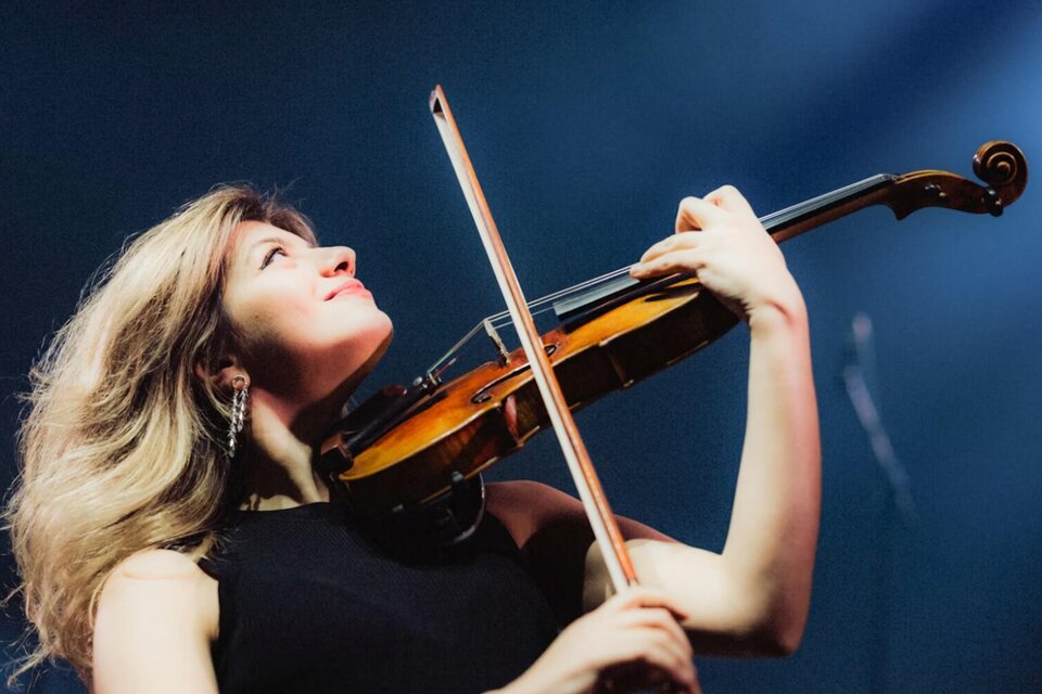 Geigerin Alexandra Tirsu beim Konzert im Stefaniensaal Graz. | © Frank Embacher