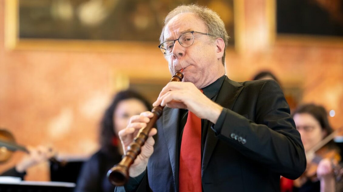 Alfredo Bernardini bei einem klassischen Konzert im barocken Minoritensaal Graz. | © Nikola Milatovic
