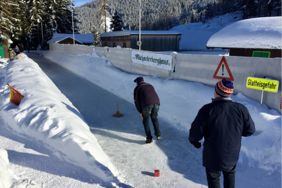 Eisstockschießen Michaelerberghaus - Impression #1