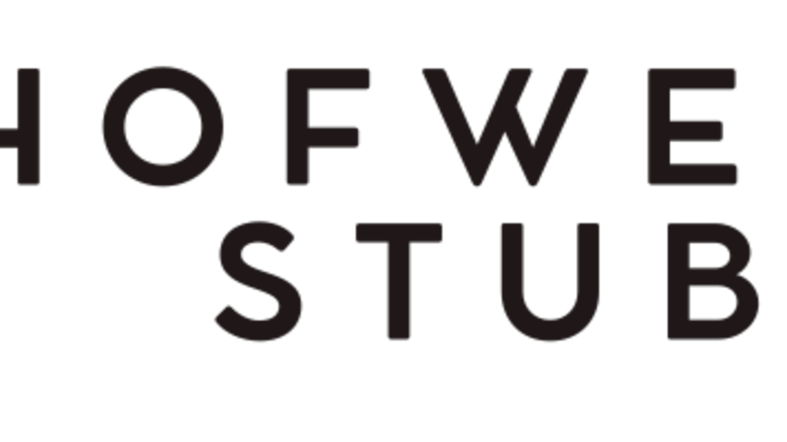 Ein stilvolles Logo der „Hofweyer Stube“ mit einem Baum-Symbol. Das Design ist einfach und elegant. | © Hofweyer Stube