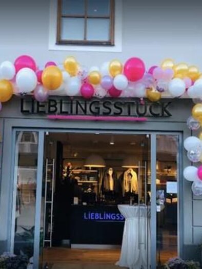 Business premises with balloons as decoration | © Lechner shops