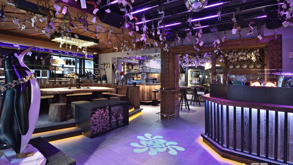 Tanzfläche mit Lichtern auf dem Boden  | © ©www.lsd.co.at