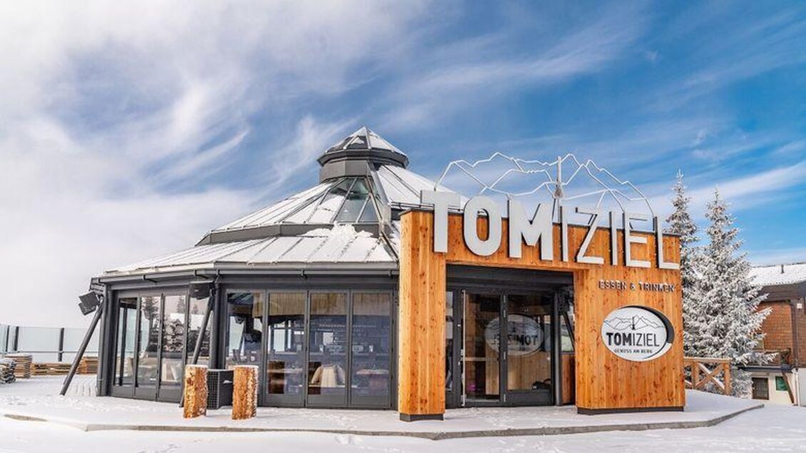 Moderne Holzhütte mit edlem Design. | © TOMiziel/Berggasthof Scharfetter