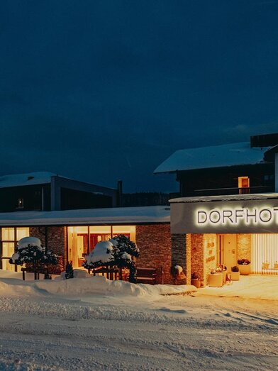 Dorfhotel Fasching Außenansicht vorne Winter Nacht | © (c) Dorfhotel Fasching_Karl Schrotter | (c) Dorfhotel Fasching_Karl Schrotter | © (c) Dorfhotel Fasching_Karl Schrotter