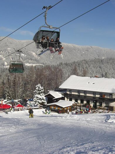 Unterkunft + Skilift | Vanessa Lentsch