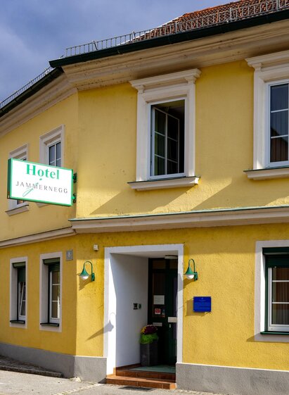 Frühstückshotel Jammernegg Eingang | © Lipizzanerheimat | Harry Schiffer | HARRY SCHIFFER PHOTODESIGN | © Lipizzanerheimat | Harry Schiffer