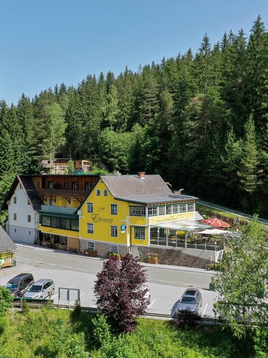 Gasthof Klug aus der Vogelperspektive | © Steirische Rucksackdörfer-KumpPhotography | © Steirische Rucksackdörfer-KumpPhotography