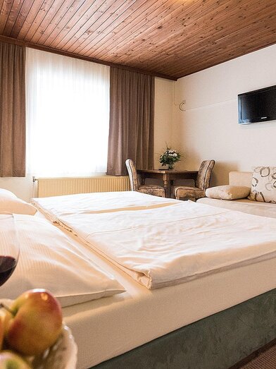 Gasthof Zum Hirschen Komfortzimmer | © Jean Van Luelik | Jean Van Luelik PHOTOGRAPHER