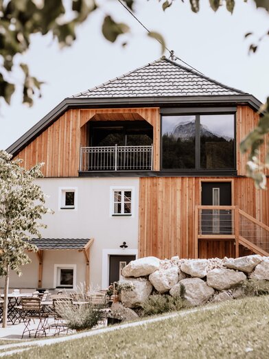 Hotel-Entrance with Garden | © Martina Haller Photography | Martina Haller Photography | © Martina Haller Photography