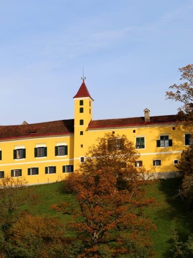 Schloss Arnfels Vorderansicht | © Schloss Arnfels | Fam. Macher | Fam. Macher | © Schloss Arnfels | Fam. Macher