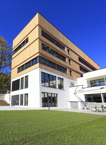 Steiermarkhof courtyard with lawn | © Foto Pachernegg | Heinz A. Pachernegg | © Foto Pachernegg
