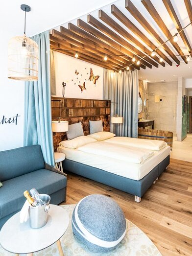 Gartenzimmer im Vier Jahreszeiten Loipersdorf | © Thermenhotel Vier Jahreszeiten Loipersdorf | JEAN VAN LUELIK PHOTOGRAPHER | © Thermenhotel Vier Jahreszeiten Loipersdorf