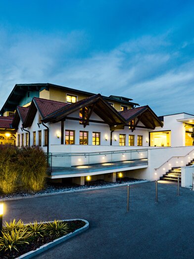Aussenansicht bei Abenddämmerung | © Urdlwirt Hotel & Restaurant | © Urdlwirt Hotel & Restaurant