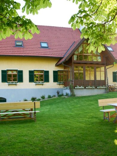 Sternat Lenz_Bio Weingut_Hof 1 | © Weingut Sternat Lenz l Carina Sternat | Weingut Sternat Lenz l Carina Sternat | © Weingut Sternat Lenz l Carina Sternat